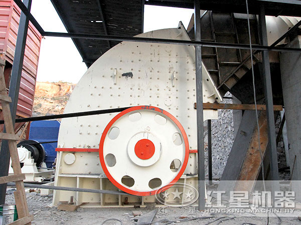 重錘式粉碎機作業(yè)現(xiàn)場，環(huán)保少污染
