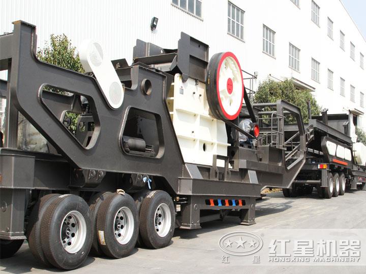 鄂破移動(dòng)破碎機(jī)，為粗碎而生，破碎比大，使用壽命長(zhǎng)
